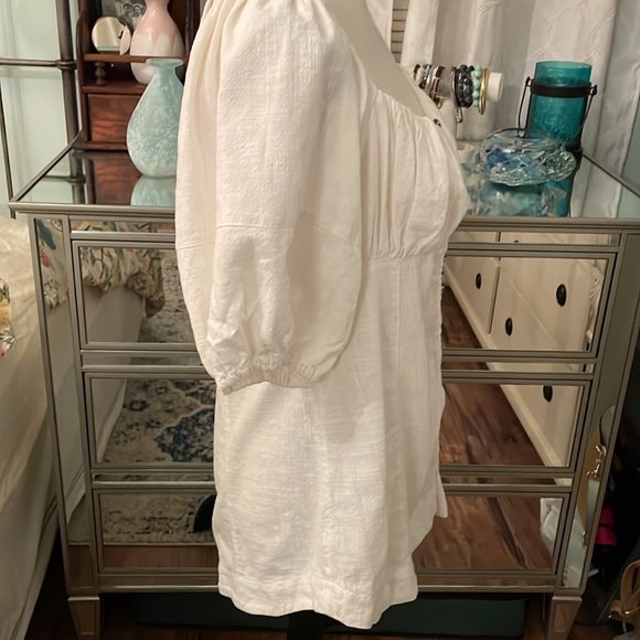 Adorable! Free People, empire waist cotton, button front blouse. Lovely drape. - Picture 6 of 12